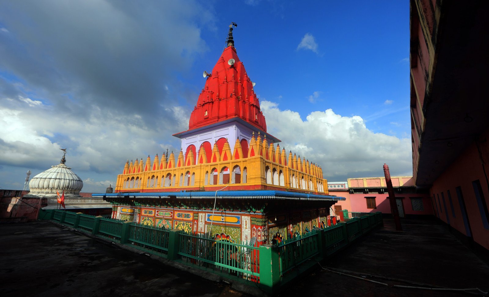 Hanuman_Garhi_Temple_a_major_religious_site_in_Ayodhya_utter_pradesh-scaled.jpg